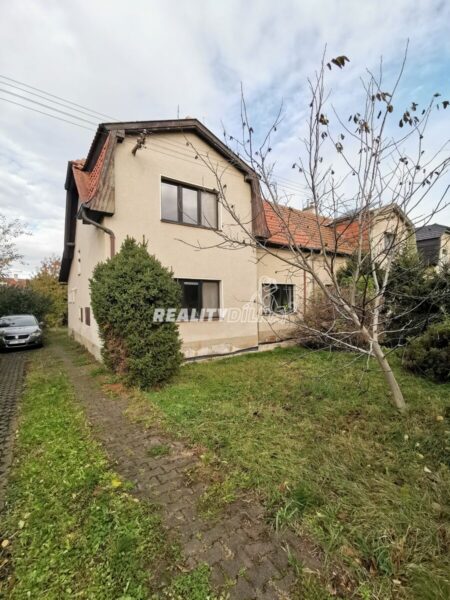 Rodinný dům 3+1 se zahradou, kolárnou a dílnou k pronájmu – Český Brod